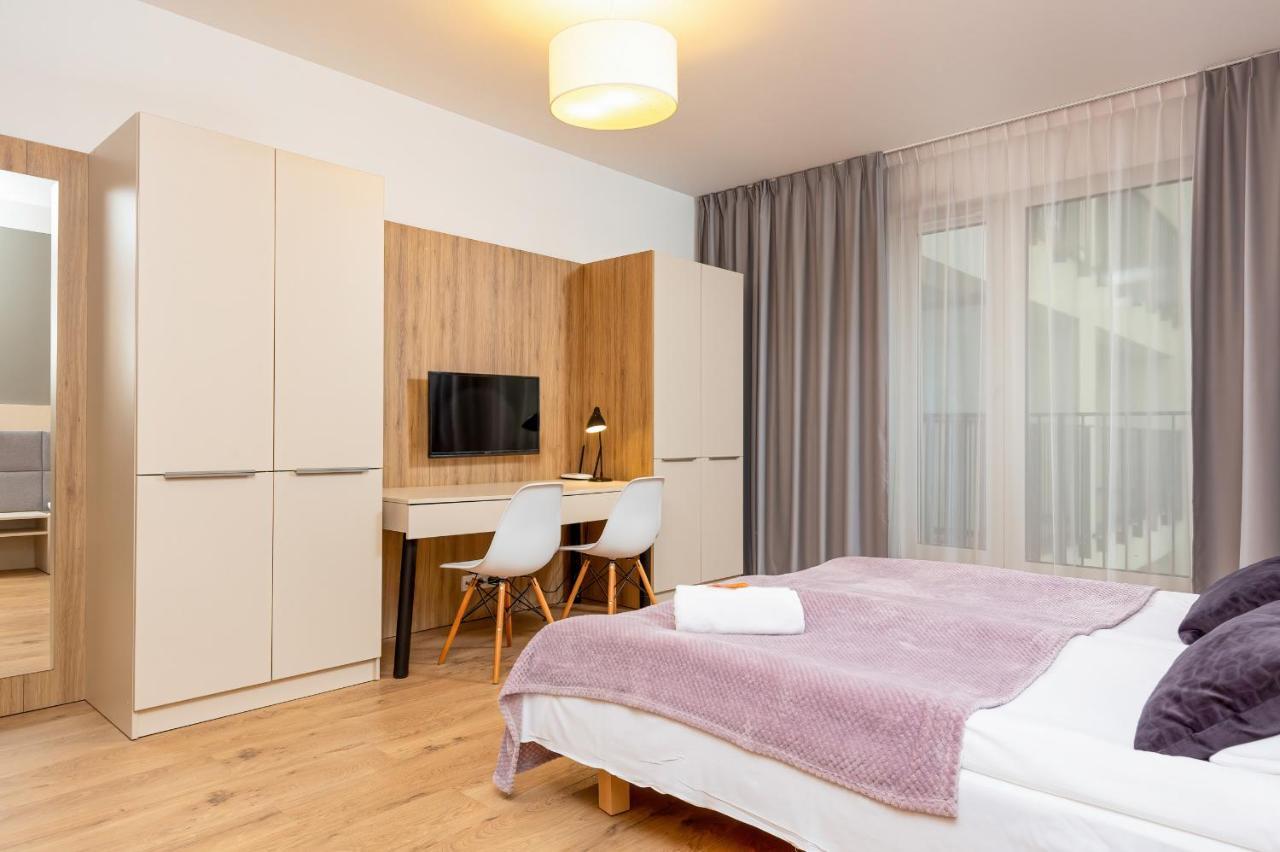 Wolska Residence Apartments With Parking By Noclegi Renters Варшава Екстер'єр фото