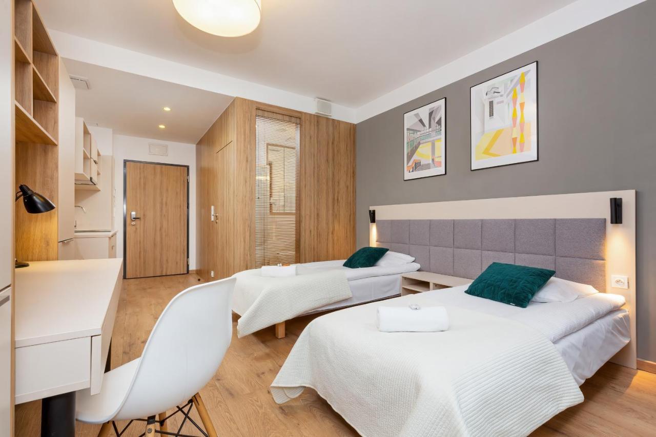 Wolska Residence Apartments With Parking By Noclegi Renters Варшава Екстер'єр фото