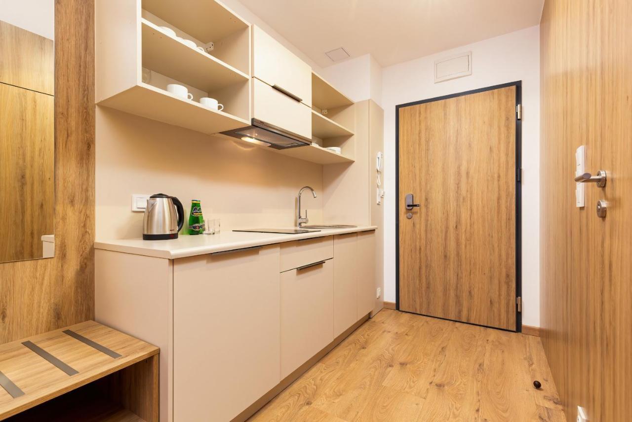 Wolska Residence Apartments With Parking By Noclegi Renters Варшава Екстер'єр фото