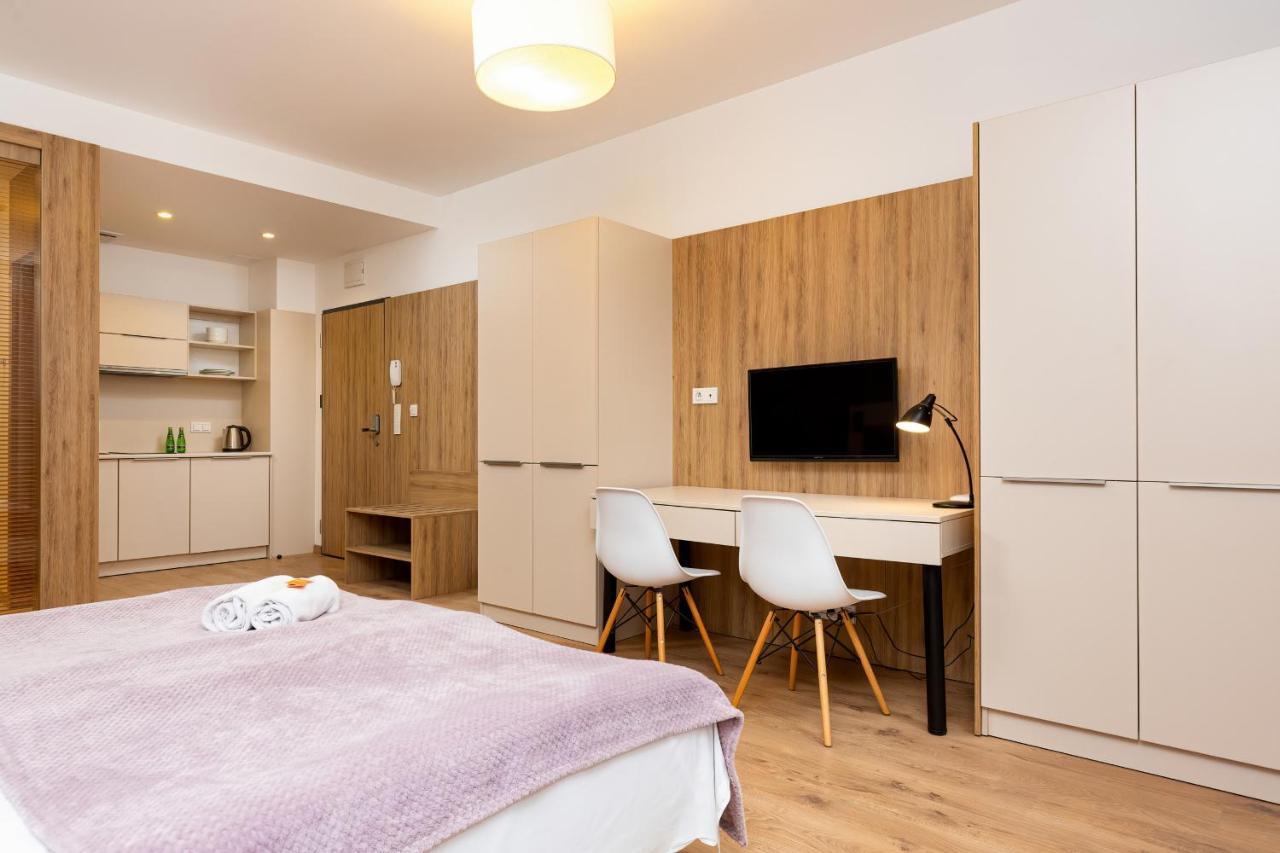 Wolska Residence Apartments With Parking By Noclegi Renters Варшава Екстер'єр фото