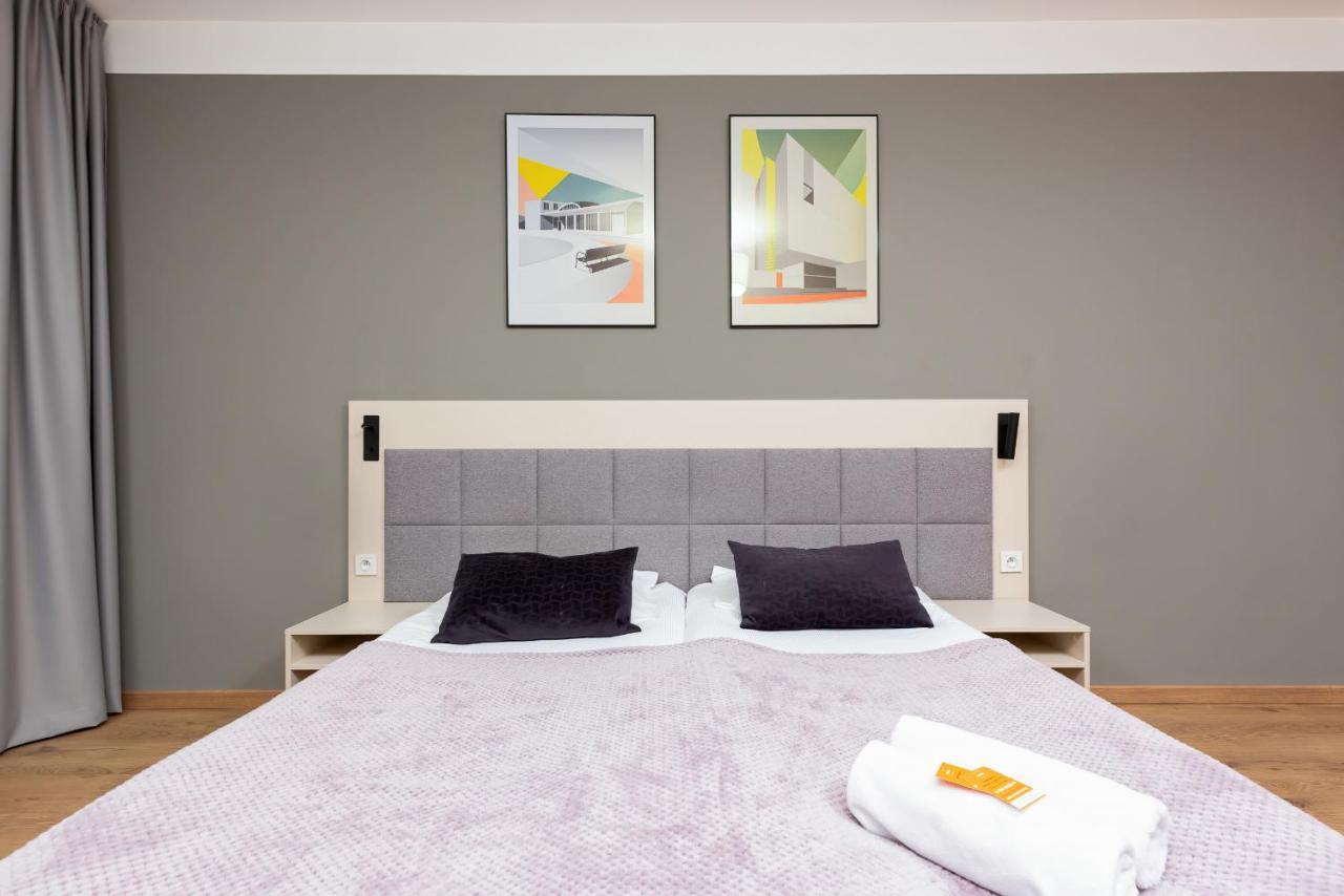 Wolska Residence Apartments With Parking By Noclegi Renters Варшава Екстер'єр фото