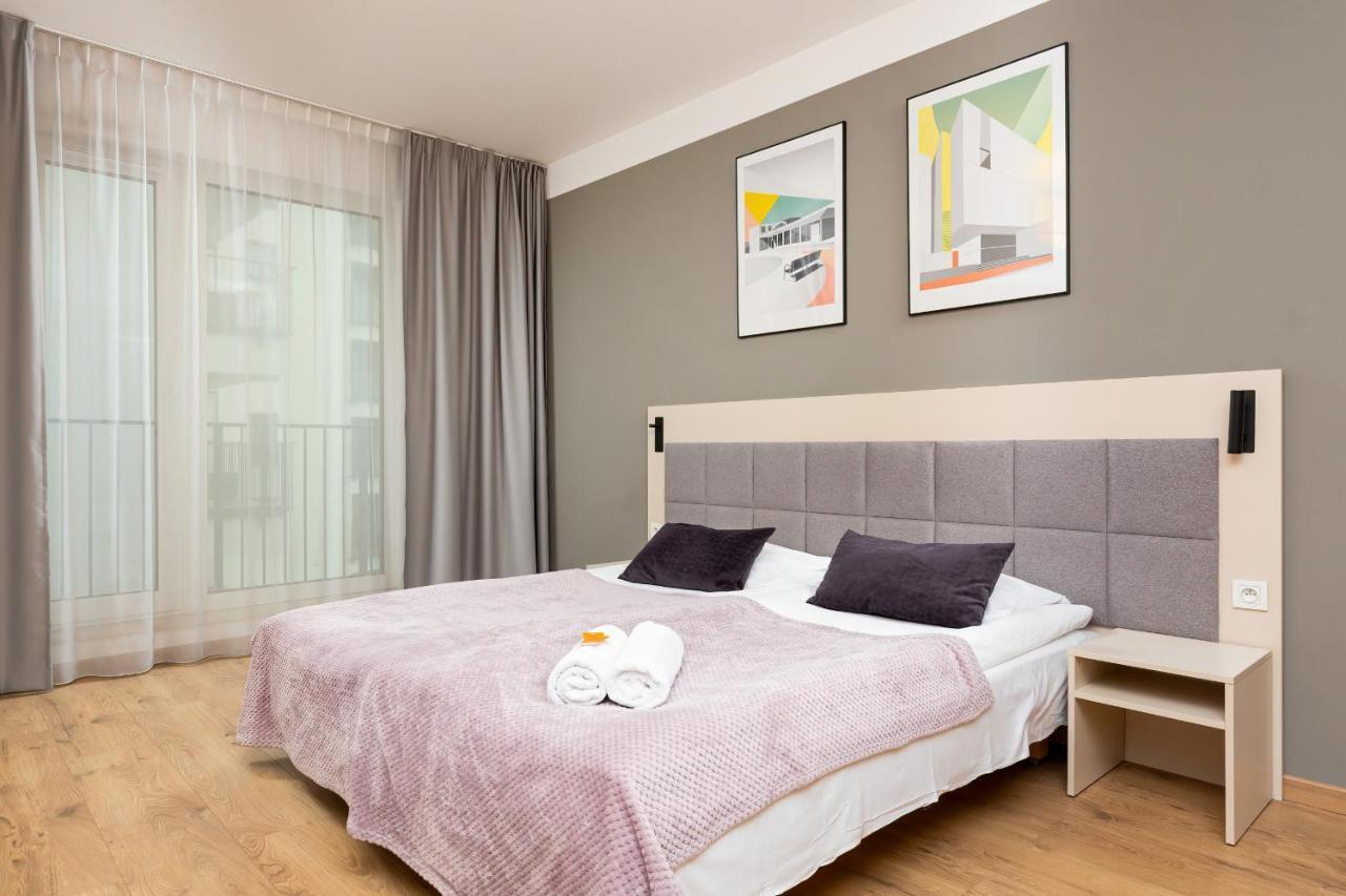 Wolska Residence Apartments With Parking By Noclegi Renters Варшава Екстер'єр фото