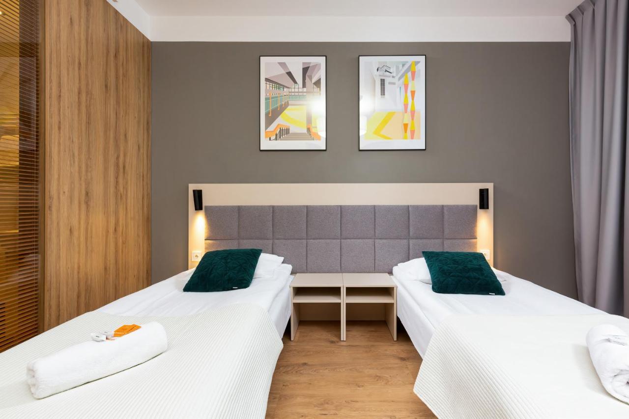 Wolska Residence Apartments With Parking By Noclegi Renters Варшава Екстер'єр фото