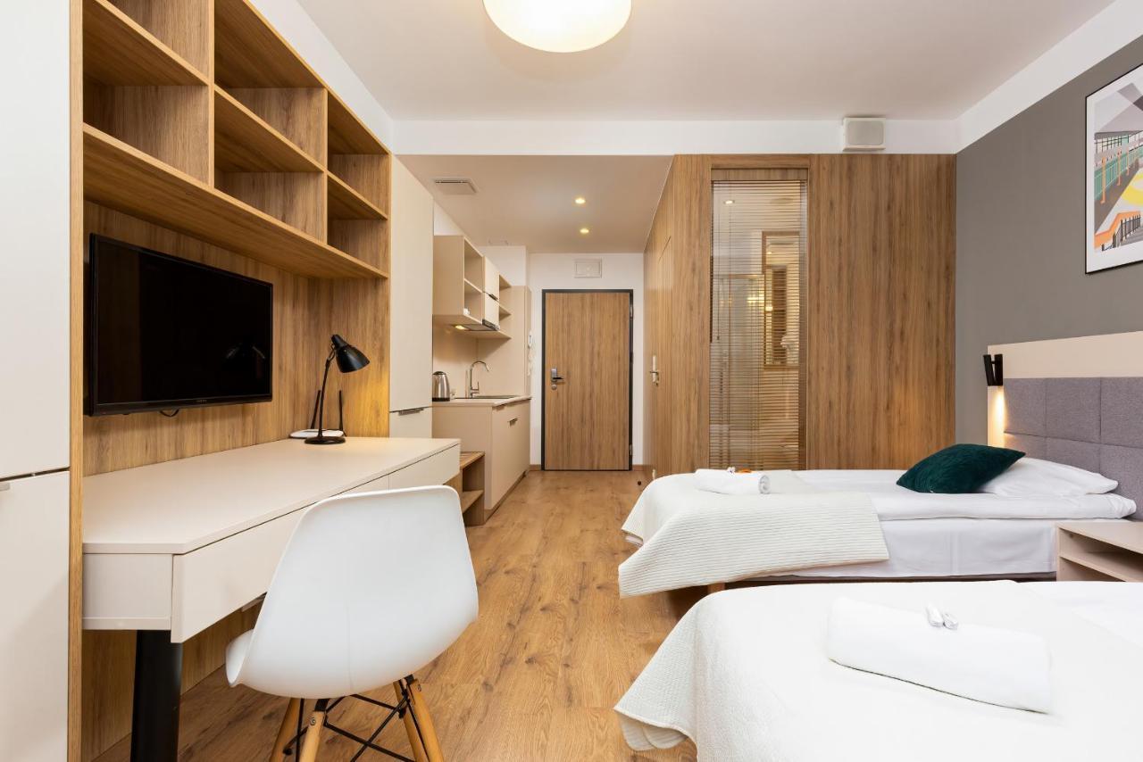 Wolska Residence Apartments With Parking By Noclegi Renters Варшава Екстер'єр фото