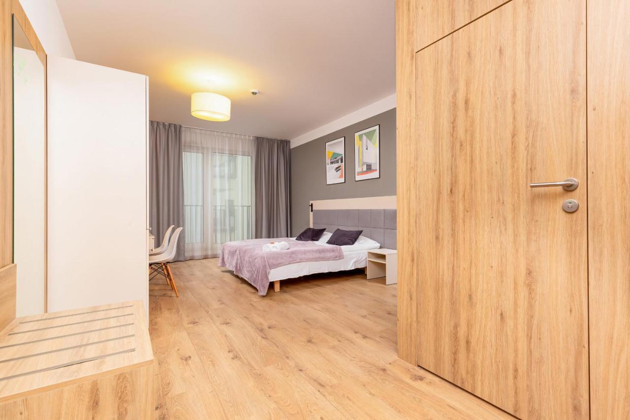 Wolska Residence Apartments With Parking By Noclegi Renters Варшава Екстер'єр фото