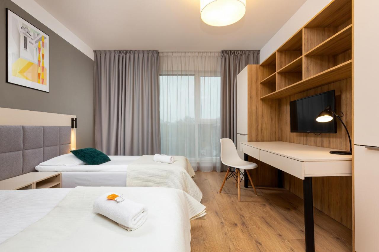 Wolska Residence Apartments With Parking By Noclegi Renters Варшава Екстер'єр фото