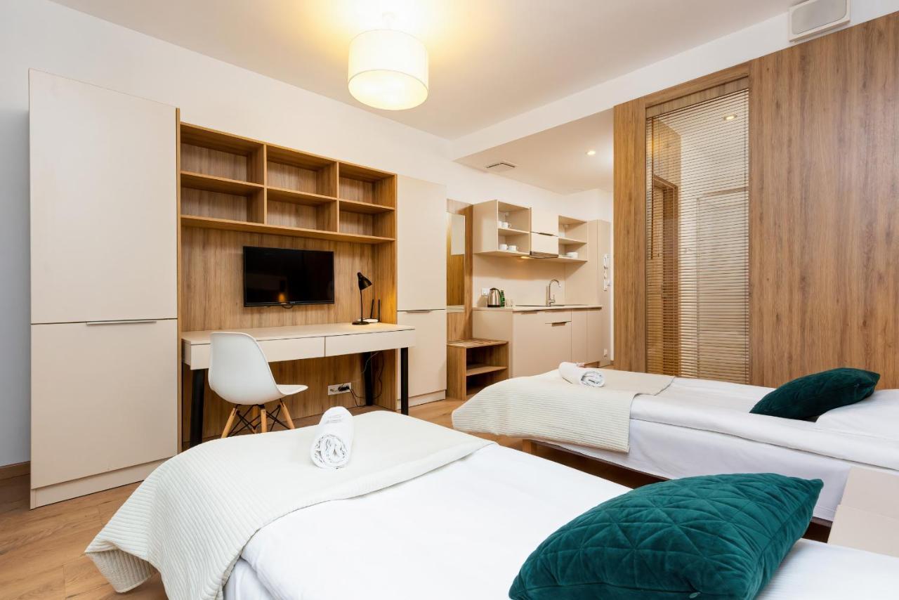 Wolska Residence Apartments With Parking By Noclegi Renters Варшава Екстер'єр фото