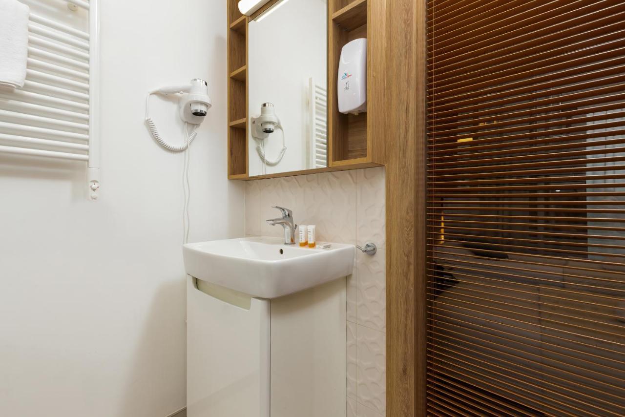 Wolska Residence Apartments With Parking By Noclegi Renters Варшава Екстер'єр фото
