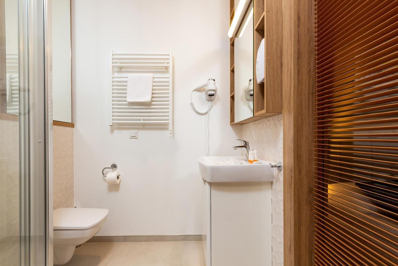Wolska Residence Apartments With Parking By Noclegi Renters Варшава Екстер'єр фото